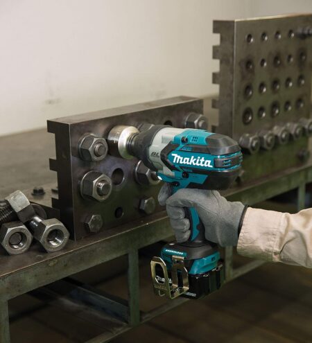 Акумулаторен ударен гайковерт 18V, 1050 Nm / MAKITA DTW1001RTJ / с батерия и зарядно устройство 2