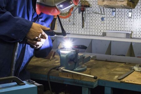 Инверторен заваръчен апарат GIS 160 TIG / HF 4