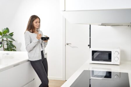 Микровълнова печка 700W / Black+Decker BXMY700E / 3