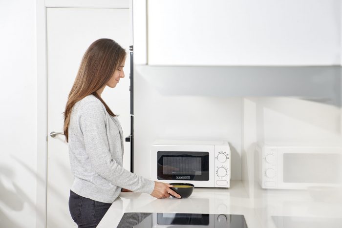 Микровълнова печка 700W / Black+Decker BXMY700E / 4