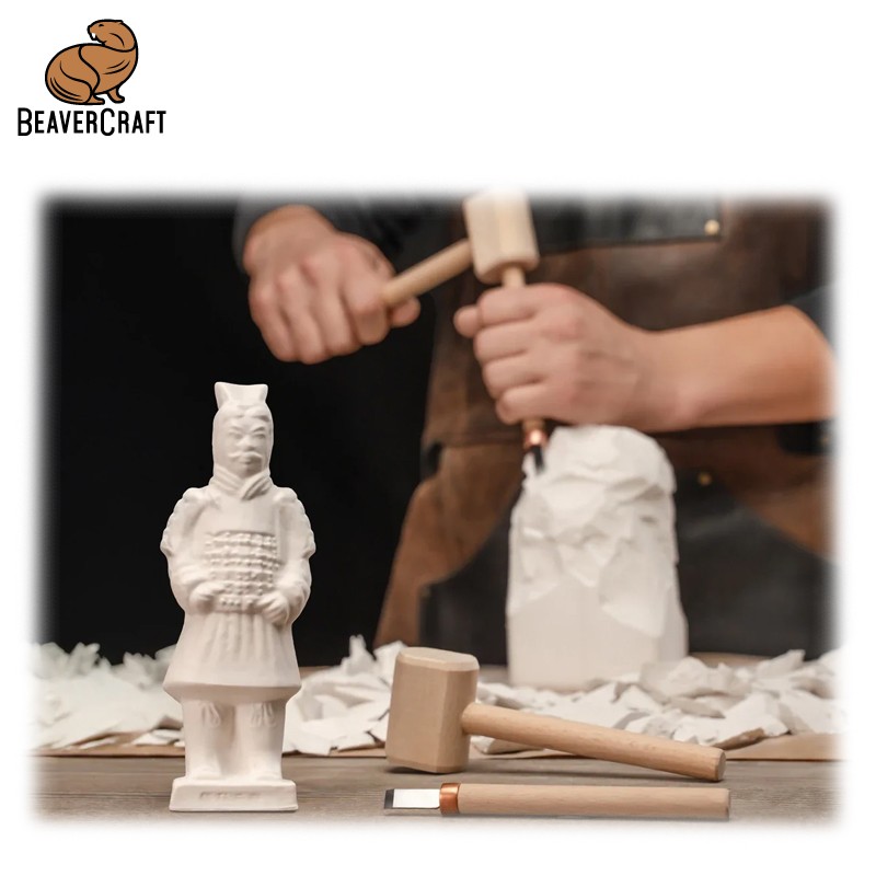 zagotovka-za-drvorezba-s-chuk-i-dleto-vojn-beavercraft-terracotta-warrior Заготовка за дърворезба с чук и длето “Войн“ / BeaverCraft Terracotta Warrior / - Image 1